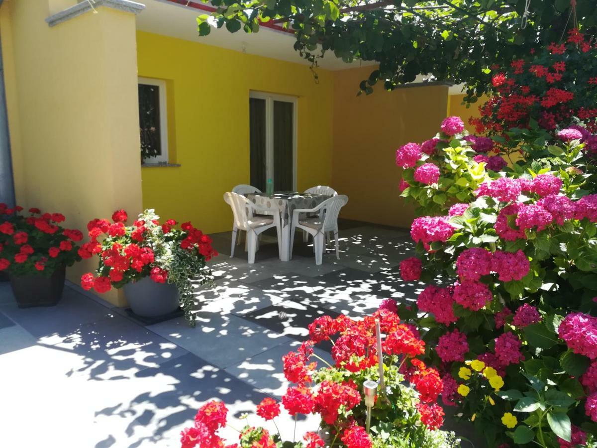 Apartments Sara Labin  Exterior foto